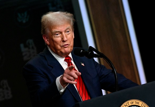 Trump diz que EUA vão impor tarifa de cerca de 100% sobre chips importados