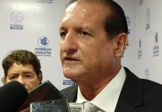 "Se houver rompimento, iremos com Cícero Lucena", avisa deputado Hervázio Bezerra