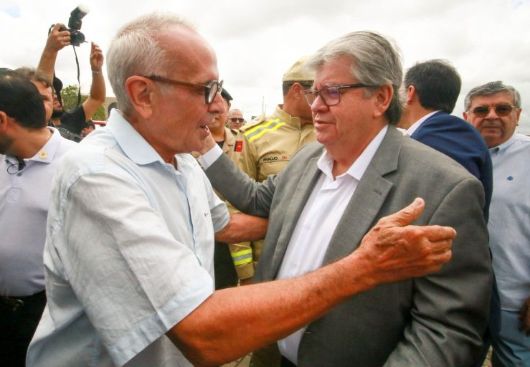 Cícero parabeniza João por seu aniversário: “muito bom poder estar ao seu lado”