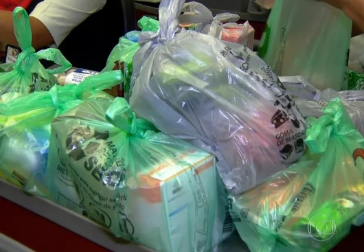 STF declara inconstitucional lei da PB que obrigava supermercados a fornecer sacolas