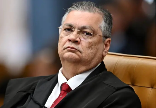 Decisão de Dino sobre Magnitsky não resolve impasse do STF com Trump