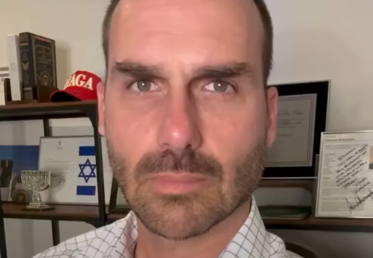 Eduardo Bolsonaro afaga  Malafaia após vazamento em que pastor o chama de babaca