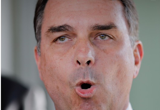 "Moraes é uma pessoa asquerosa", diz Flávio Bolsonaro