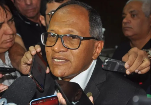 Marinaldo Cardoso surpreende em pesquisa e aparece à frente de políticos com mandato