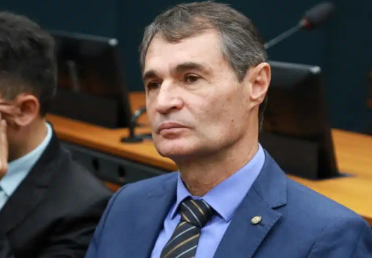 Deputado diz que Podemos desistiu de federações partidárias