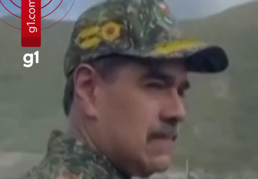 Maduro aparece de farda militar e fala em 'defender a soberania' após chegada de navios dos EUA