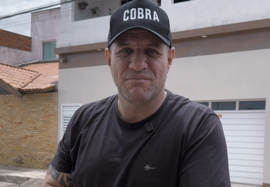 Wellington Cobra faz grande ação social com ração animal