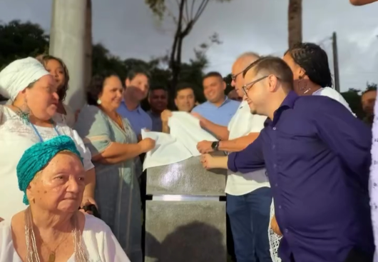Cícero entrega revitalização da Praça de Iemanjá