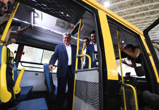 João Azevêdo entrega 104 novos ônibus escolares nesta sexta-feira