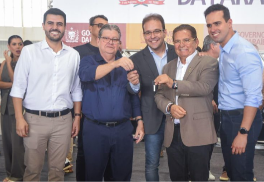 Adriano Galdino destaca importância de novos ônibus escolares para o futuro da Paraíba
