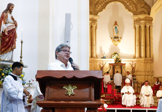 João Azevêdo participa de missa de restauração da Igreja de Lourdes e destaca ICMS Cultural