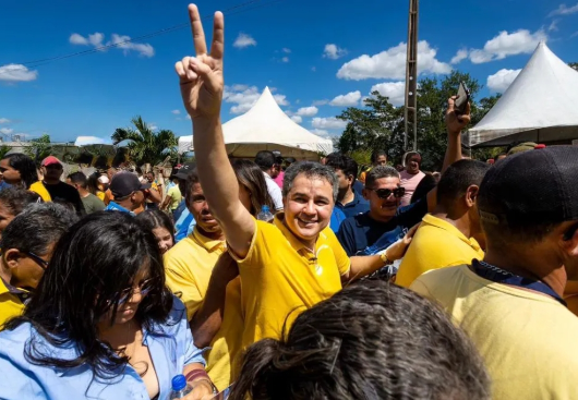 “As pesquisas mostram que estou no caminho certo”, diz Efraim sobre o 2° lugar nas intenções de voto