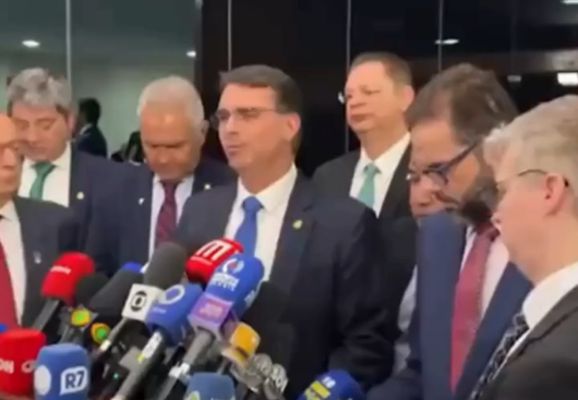 Senador Flávio ataca Moraes após voto para condenar Bolsonaro