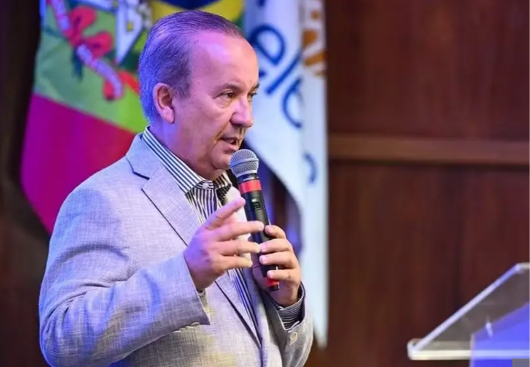 De molotov a faca enferrujada: o tom de galhofa nas ameaças, inclusive de paraibanos, ao governador de Santa Catarina