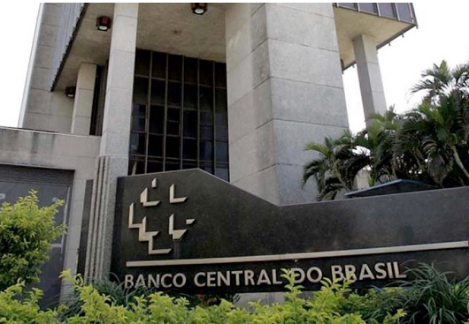 Banco Central mantém juros em 15% ao ano, maior nível desde 2006