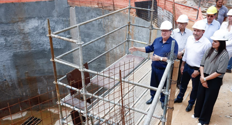 João Azevêdo inspeciona obras de nova estação elevatória de esgotamento sanitário em João Pessoa