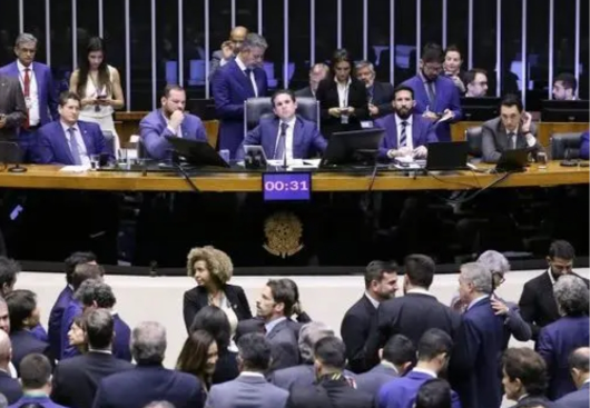 Deputados aprovam isenção do IR para quem ganha até R$ 5 mil. Veja como votaram os paraibanos