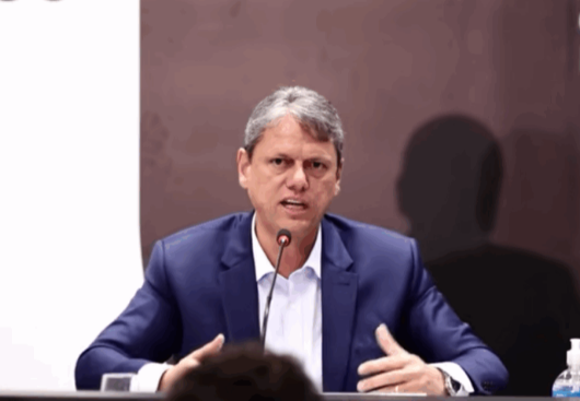 Tarcísio anuncia pacote antimetanol com selo para adegas e bares