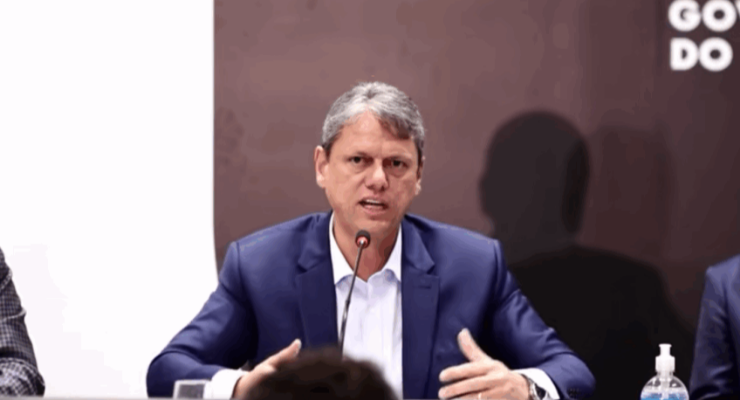 Tarcísio anuncia pacote antimetanol com selo para adegas e bares