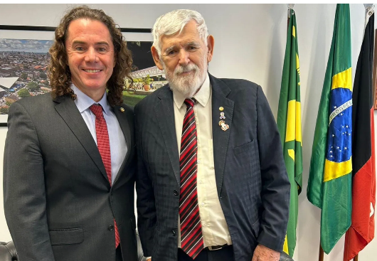 Luiz Couto decide primeiro voto para senador