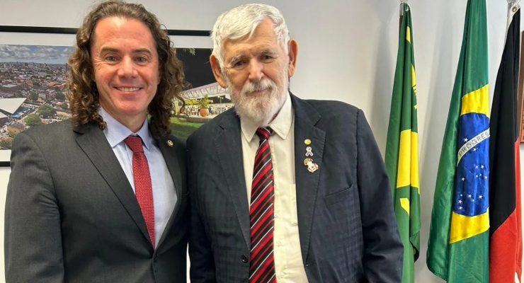 Luiz Couto decide primeiro voto para senador