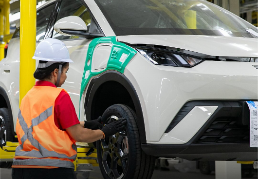 BYD começa a montar carros no Brasil e estipula meta de 600 mil carros por ano