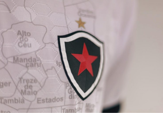 Nova camisa listrada do Botafogo-PB tem lançamento confirmado para ainda este ano