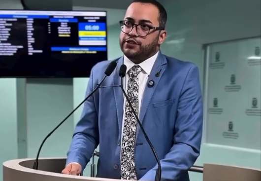 Inédito na história da CMCG: vereador campinense, um dos principais aliados de Bruno Cunha Lima, usa a tribuna da Casa de Félix Araújo para rebater acusações de possível assédio envolvendo seu marido em uma unidade de saúde da PMCG
