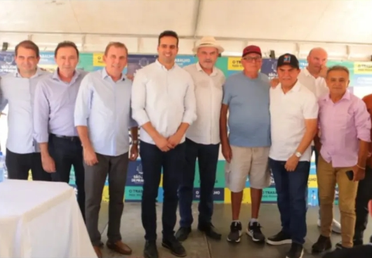 Lucas Ribeiro inaugura ao lado do Dep Chico Mendes polo de ração e assina ordens de serviços das estradas do distrito de Bom Jesus e Serra do Vital, em São José de Piranhas