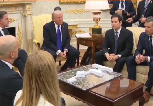 Trump autoriza ações da CIA contra Maduro; Venezuela posiciona 5 mil mísseis de defesa