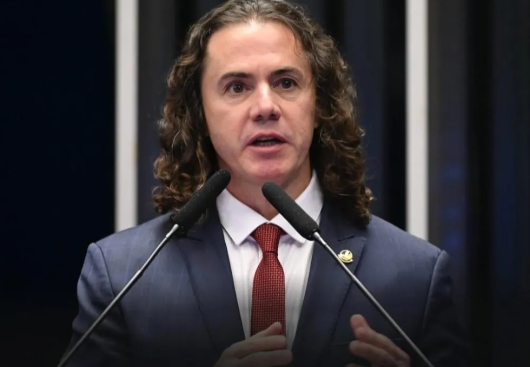 Senador Veneziano projeta aliança entre MDB, PSD e PT na Paraíba visando 2026