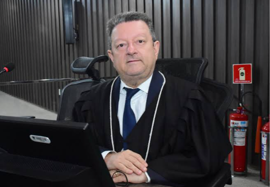 URGENTE: DESEMBARGADOR ONALDO QUEIROGA SE DIZ IMPEDIDO E JULGAMENTO SOBRE A LEI DO GABARITO E PROCESSO É ADIADO