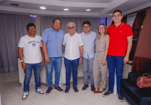 Cícero Lucena recebe apoios em Sapé e Serraria e amplia base política na Paraíba