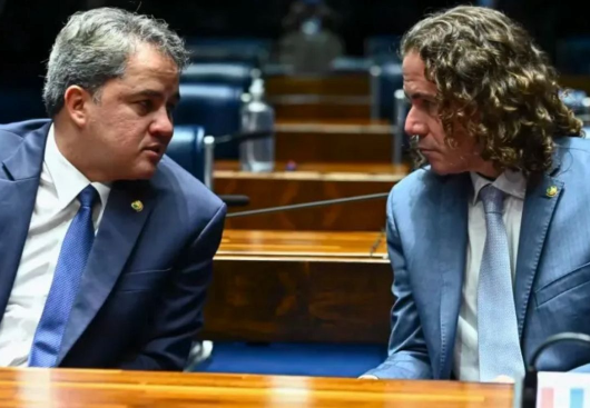Opinião:  BRUNO CUNHA LIMA FICA DEVENDO ATÉ A ALMA A EFRAIM E A VENEZIANO  Prefeitura só paga um mês dos atrasados da Saúde após o socorro desesperado dos senadores — mesmo com mais R$ 96 milhões aprovados pela Câmara