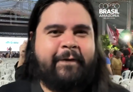 Manifestante critica discurso de Boulos na COP30: "Cadê a coerência?"