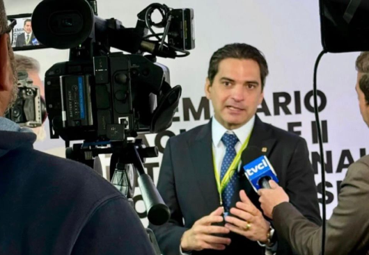 Senado aprova projeto de Murilo Galdino que proíbe desconto na folha de pagamento de aposentados e pensionistas do INSS