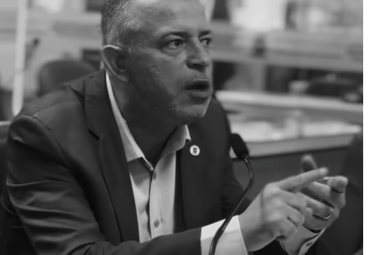 VEREADOR ANDERSON PILA PARTE PARA CIMA DA GESTÃO BRUNO CUNHA LIMA E DIZ QUE PREFEITO FOGE DOS PROBLEMAS E FAZ DE CONTA QUE NÃO ACONTECEM