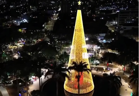 NO-AR PARAÍBA: VEJA IMAGENS DO NATAL ILUMINADO INAUGURADO ONTEM EM CAMPINA GRANDE QUE ESTÁ LEVANDO QUASE R$ 3 MILHÕES DOS COFRES DA PREFEITURA