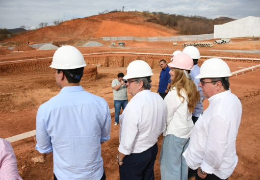 Em Cajazeiras, João Azevêdo visita obras e destaca parcerias com o município