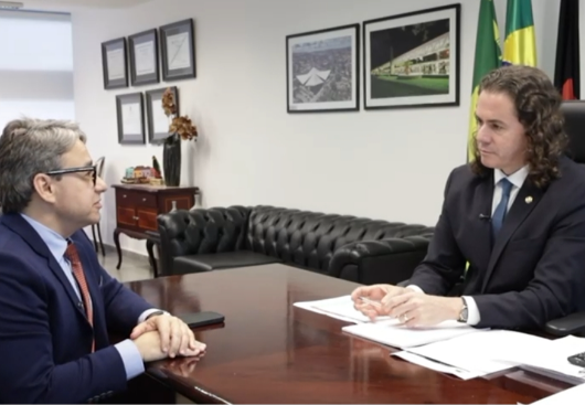 CÍCERO LUCENA É UM FORTE CANDIDATO AO GOVERNO DA PARAÍBA - DIRETO DE BRASÍLIA - ENTREVISTA SENADOR VENEZIANO VITAL DO RÊGO 05