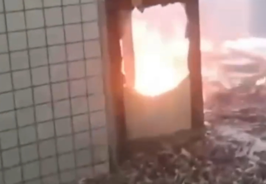 FOGO NO CENTRO DE CAMPINA!!!!  MAIS IMAGENS DO INCÊNDIO NO PRÉDIO HISTÓRICO DA PREFEITURA, ABANDONADO EM SITUAÇÃO CAÓTICA PELA GESTÃO DE BRUNO CUNHA LIMA