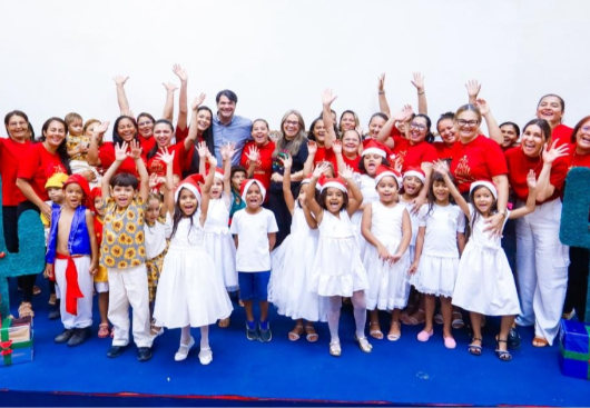 Leo Bezerra prestigia Auto de Natal de alunos da Rede Municipal e elogia trabalho da educação