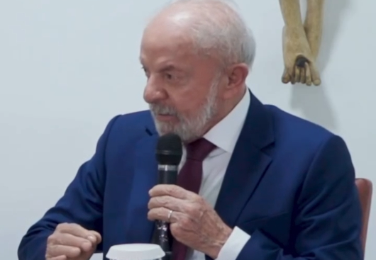 Lula oficializa paraibano Gustavo Feliciano no Ministério do Turismo