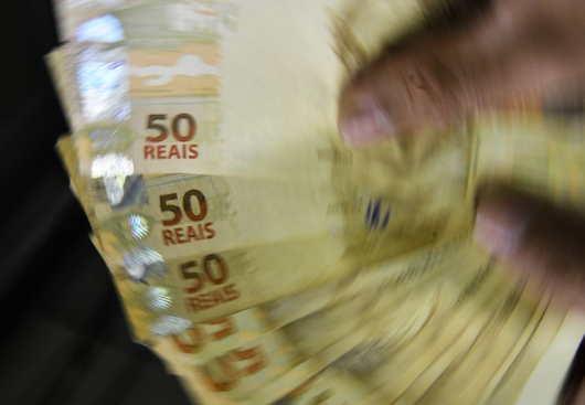 Cícero anuncia antecipação dos salários