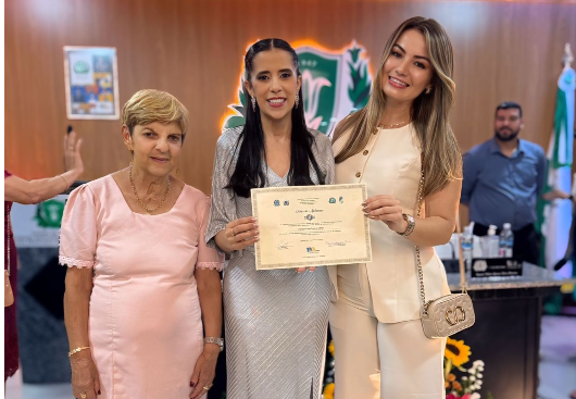 Advogada Rafaela Jales recebe Voto de Aplauso da Câmara Municipal de Esperança-PB
