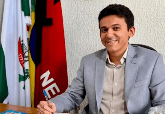 CRISE EM SANTA RITA: Prefeito Jackson Alvino exonera comissionados e contratados; só cinco de sua confiança ficaram