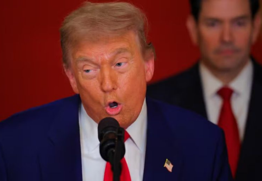 Após Venezuela, Trump ameaça tomar Groenlândia e atacar Colômbia