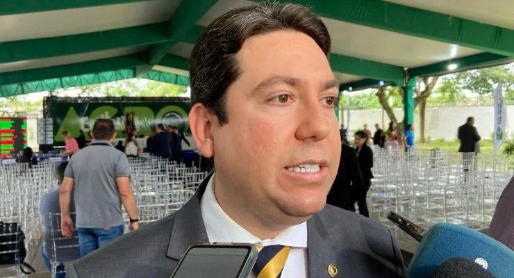 Veneziano oficializa convite para Felipe Leitão no MDB