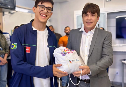MUITO ALÉM DA MÉDIA: ESTUDANTE DE CAMPINA GRANDE ALCANÇA 902,3 EM MATEMÁTICA E 960 NA REDAÇÃO NO ENEM 2025