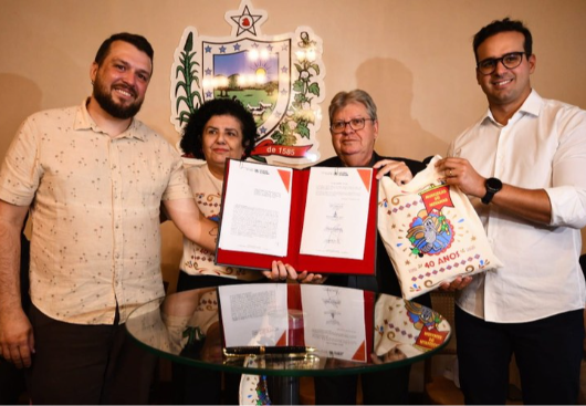 João Azevêdo anuncia apoio ao Carnaval de JP e destaca investimentos na cultura